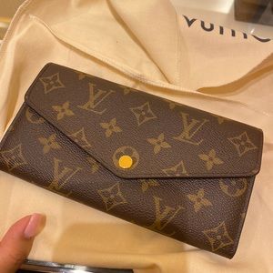 Louis Vuitton sarah wallet authentic